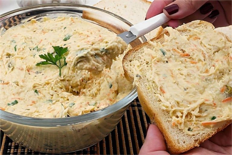 Patê de frango levinho simples e fácil para comer com pães torradas ou